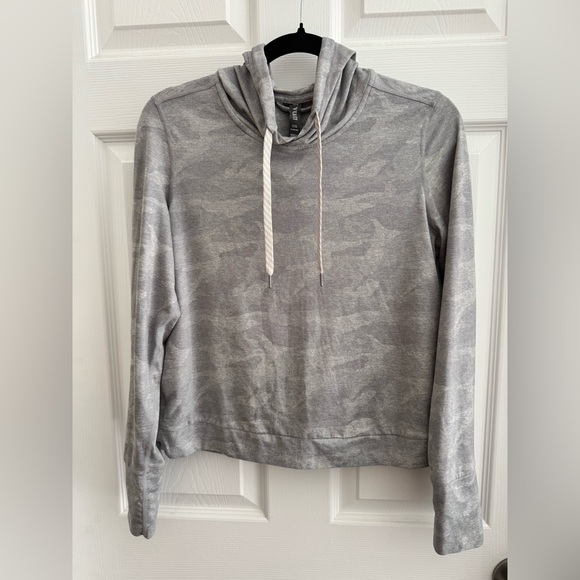 Vuori Tops - Vuori XS Gray Camo Lightweight Pullover Hoodie
